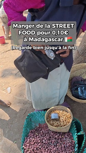Manger de la street food pour 0,10€ à Madagascar 🇲🇬 #Madagascar #vlogvoyage #🇲🇬#streetfood | Guibar TV