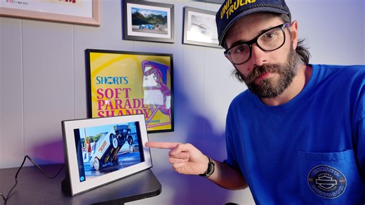 Watch A digital picture frame with tricks!  on Amazon Live