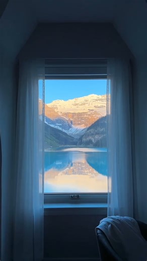 "POV: It’s summer in Lake Louise. You wake to the sun illuminating Victoria Glacier, brew a fresh coffee, and wrap yourself in a Fairmont robe. With mug in hand, you wander to the lakeshore—just you, the stillness, and a moment of quiet before the day’s adventure begins. ✨" 📷: Fairmont Chateau Lake Louise 📍: Fairmont Chateau Lake Louise, Alberta | Rocky Mountaineer