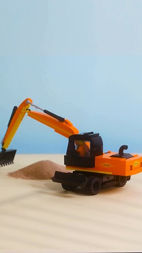 Des engins de chantier en LEGO® ? Vous en rêviez… On l’a fait ! 😉🎉​ Colas s’associe à Super Briques pour donner vie à une collection inédite d’engins de chantier en briques LEGO®. Premier modèle dévoilé : l'incontournable pelle !​ Et ce n’est qu’un début. Trois autres machines emblématiques s’apprêtent à rejoindre le chantier… À vous de deviner lesquelles ! 👀👇​ Fin du suspense dans trois jours 🤫 | Groupe Colas