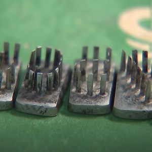 An Israeli court has blocked the auction of a tattoo kit used to brand inmates at the Auschwitz death camp, following an outcry from Holocaust survivors. | DW News