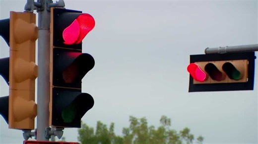 Milwaukee mayor, police chief, push for red light cameras