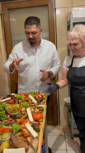 Carnea fragedă, garniturile delicioase și combinațiile bogate fac din fiecare platou o masă perfectă pentru familie, prieteni sau pentru pofticioși adevărați.🥩🍖🥘 🔥 | Restaurant "New Spring" - Siret