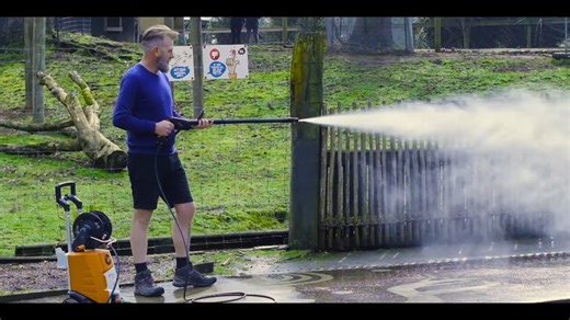 Who needs paint when you’ve got water pressure? 💦 Pauly B brings the zoo to life with a STIHL Water Blaster | STIHL