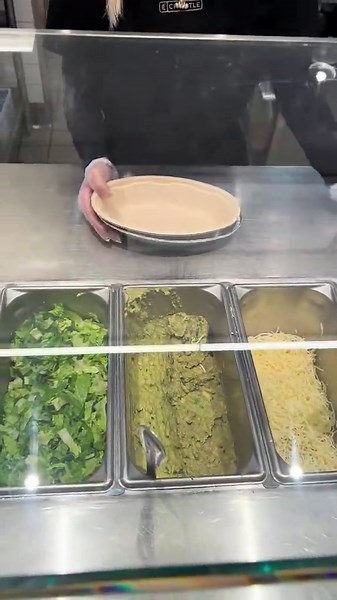 She was so excited 😭💀 #chipotle #tip #money #viral #fyp | chipotle