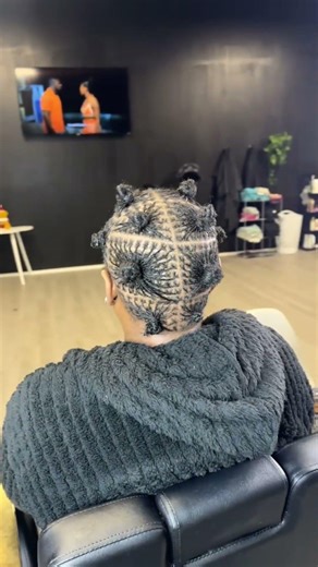 These short micro locs are beautifullllll along with her curls to complete the look! 😍 #microlocs