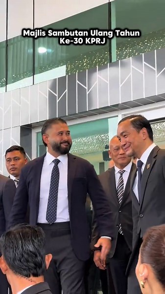 Menjunjung kasih Duli Yang Amat Mulia Tunku Mahkota Ismail, Pemangku Sultan Johor atas perkenan mencemar duli berangkat ke Majlis Sambutan Ulang Tahun Ke-30 Kumpulan Prasarana Rakyat Johor (KPRJ). Syukur Alhamdulillah, saya berbesar hati dapat bersama meraikan tiga dekad KPRJ sebagai tulang belakang pembangunan strategik negeri sejak penubuhannya pada tahun 1995. Kejayaan ini menjadi bukti komitmen KPRJ dalam memacu transformasi Johor merentasi sektor prasarana, pendidikan, hartanah, ekonomi dig