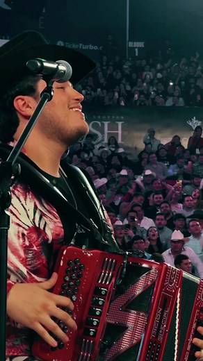 98K views · 1.2K reactions | No le hace falta tinte a tu cabello así luce bello así me enamoraste ‼️﫶 que perron la cantan en Culiacán graciasss | Edicion Especial | Facebook