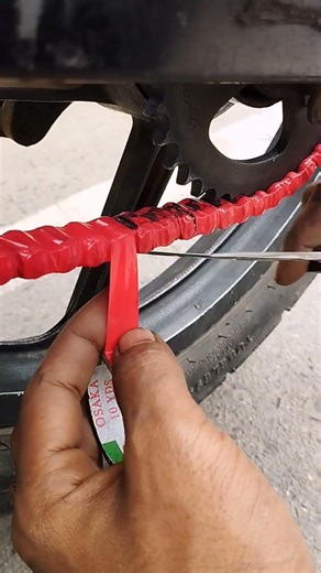 Hacks! Red 🦽💅Tape Styled Motorbiker Chain + DIY Mobil Oil Lubrication | Smooth Running & Less Wear 🌏