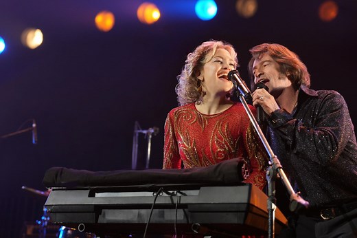 Review: ‘Song Sung Blue’ hits a winning note, based on a real story