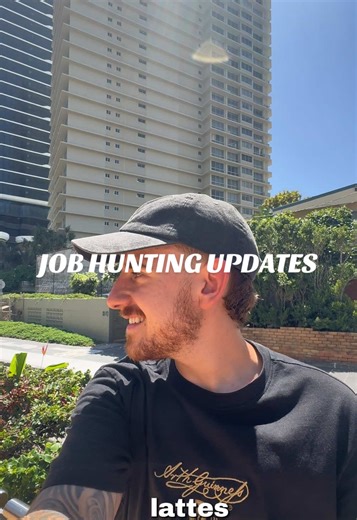 Found a job quickly in the Gold Coast, realised it wasn’t for me… and now we’re back on the job hunt 😅 Walked into a café for a coffee and somehow ended up with a barista trial tomorrow ☕️ Australia is wild. #jobhunt #workingholidayaustralia #goldcoastlife #lifeinaustralia #australiavlog
