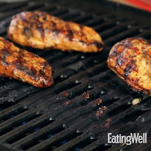 Balsamic Marinated Chicken RECIPE HERE: https://trib.al/YVAvQI2 | EatingWell