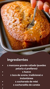 Budín Saludable de Manzana Sin Harina 🍏 Ingredientes 1 manzana grande rallada (puedes pelarla si prefieres) 1 huevo 1 taza de avena, tradicional o instantánea 1 cucharada de miel 1 cucharadita de canela 1 cucharadita de polvo de hornear Opcionales Un chorrito de esencia de vainilla Nueces picadas Pasas Chips de chocolate Preparación Ralla la manzana y colócala en un bowl amplio. Agrega el huevo y mezcla bien. Incorpora la avena y remueve hasta que esté bien integrada. Añade la miel y la canela,