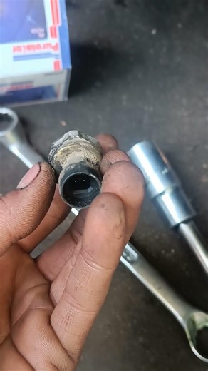 MAHINDRA XUV 300 BS6 DTC CODE P06DE .OIL PRESSURE SWITCH PROBLEM