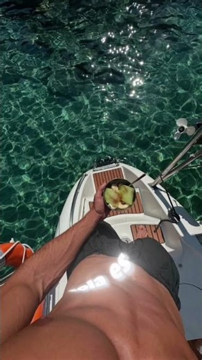 O mami MACHOTE new song comming 🥵🥵🥵 #boat #yacht #food #body #water