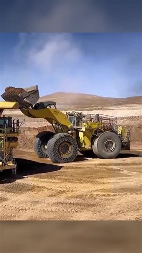 The Story Of The LeTourneau L-2350 Mining Wheel Loader #bigmachine #mining #letourneau #wheelloader #komatsu #letourneaul2350 #worldsbiggest | Heavysteelmarvels