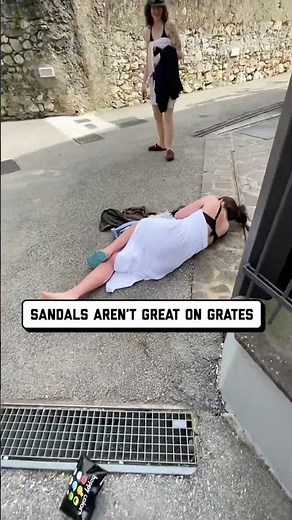 Fails with perfect timing 😂