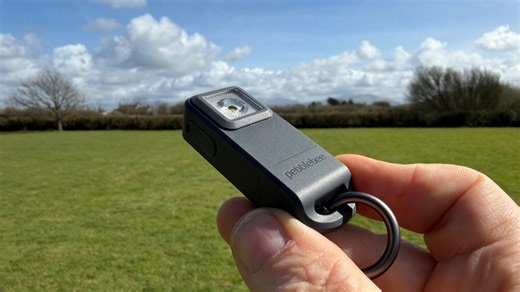 This AirTag alternative with a 130dB siren and strobe light has my name written all over it