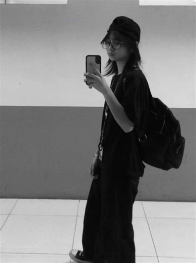 Exploring Live Photos: Random Captures and Trends