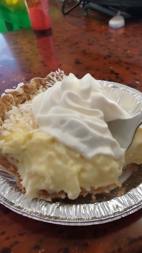 This Coconut Cream Pie is a DREAM! 🥥🤍 So creamy, so fluffy, so addicting… one bite is never enough! If you want the FULL RECIPE, comment “RECIPE” and I’ll send it instantly!👇🔥 | Grandma’s Old Recipes
