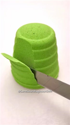 How Satisfying Was This Green Shape Cut? 💚✂️👇 Kinetic Sand ASMR 1981