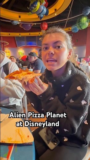 Trying pizza at Alien Pizza Planet at Disneyland 🍕 #disneyland #pizzaplanet #disney #tastetest