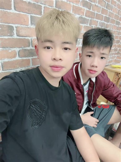 Video của Minh Khôii🐿️ (@minhkhoidzai17_12_2012) với bản nhạc nhạc nền - hận th cắt tóc =)) - Thầy Tiến dạy Anh