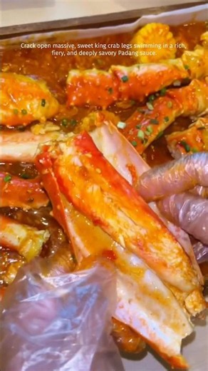 Juicy Sweet Cracking King Crab Legs Stir Fried Spicy Padang Sauce