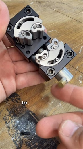 Matthew richardson on Instagram: "Ever seen a tool like this? It’s the MetMo Fractal vise. 6 moving parts make for a firm hold of unique and unusual objects. They also have other parts which can attach to this to make different setups. @metmo.eng"