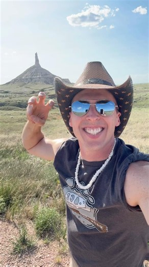 Millions of years after the dinosaurs, Chimney Rock was born. Nebraska’s geology is spectacular!! 🤩