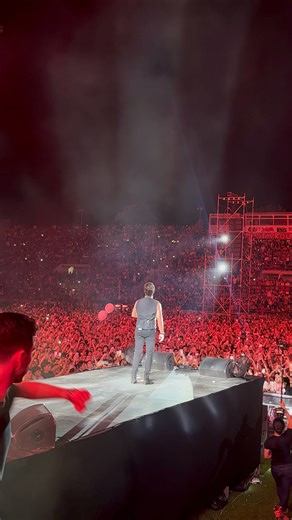 20K people Zeibekiko with Oikonomopoulos- #concert #zeibekiko #ekptotosaggelos #amousoulos #mousouloszeibekiko #oikonomopoulos #thessaloniki #zeimpekiko #opa #greekculture | Alexandros Mousoulos