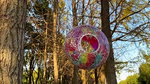 9 Inch Green Blue Leaf Mosaic Hanging Bird Feeder – Fly-Through Wild Bird Feeder, Handcrafted Glass, All-Weather Outdoor Decor for Garden, Yard, Porch & Deck, Attracts Finches & Cardinals