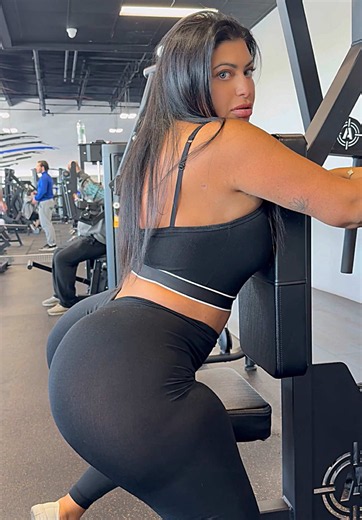 We never rest #weekendvibe #leggingsoutfit #yogapants #happysundayeveryone #gymoutfit