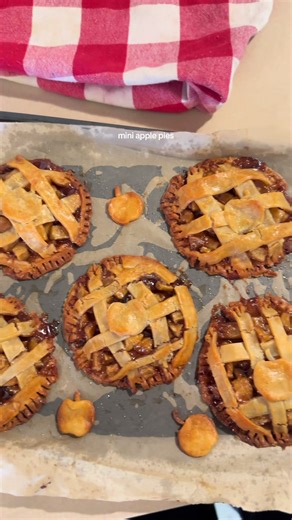 Delicious Mini Apple Pies Recipe
