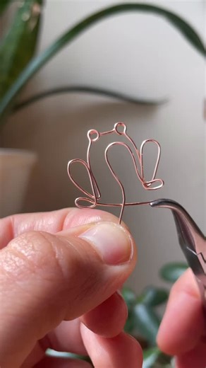 On these last 3 days of the year, I’m reposting my most viewed reels of 2025! This sweet cowboy frog was my third most viewed, totaling 403K views on Instagram & 232.4K views on the other app that they don’t like me to mention here (⏰). 🐸🤠 Interestingly enough, all three of my top viewed videos this year shared a sort of western theme! Can you guess what the other two were without looking back at my page? 👀 #wirewrapping #jewelrymaking #wirewrappedcrystals #frog #cowboy | Wicked Wire Crafts