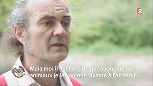 Des éleveurs refusent d’infliger l’abattoir à leurs bêtes. L’alternative ? Les tuer à la ferme, en faisant fi de la loi. "Le malheur est dans le pré", un sujet de 13h15, est par ici : http://www.francetvinfo.fr/replay-magazine/france-2/13h15/13h15-du-samedi-1-juillet-2017_2260593.html | francetv slash