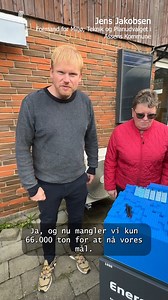 573 husstande har skiftet deres olie- eller gasfyr ud med varmepumper i Assens Kommune i 2023 og 2024. Det giver en reduktion på omkring 1400 ton CO2 årligt. Derfor kunne vi i dag opdatere lego-klimaudstillingen, som viser, hvor langt vi er med den grønne omstilling på energiområdet inden for kommunegrænsen. Inge Bünning fra Grønnemose fik derfor æren af at sætte 42 klodser på udstillingen. Inge er nemlig en af de mange borgere, som har udskiftet til varmepumpe: ”Det er meget billigere for os, o