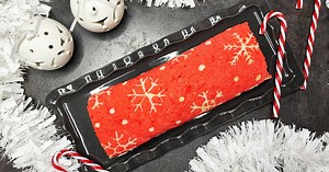 Recette vidéo. Dessert de Noël : une bûche aux fruits de la passion et flocons !