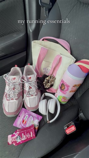 What’s in my running bag. @Beats by Dre @SaltStick @New Balance @GU Energy Labs #runtok #runnergirl #runningessentials