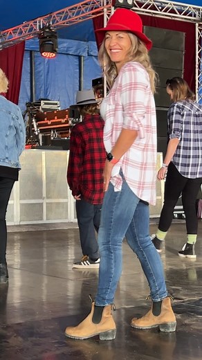 4.5K views · 17 reactions | Clogging … I’d never heard of it until the Gympie Muster this year where I joined in lessons everyday! This is the little piece we learned on the first morning - we didn’t have metal pieces on our shoes but my Blundstones did a pretty good job! 浪 #clogging #gympiemuster #aussiedestinationsunknown #aduqld #dance #dancing | MiM FiT | Facebook