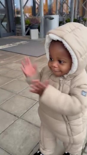 My one year old niece learning to talk. It’s the way she says aunty for me😂￼