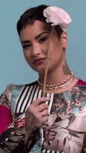 Demi Lovato has come out as non-binary ♥️ | InStyle