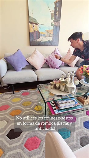 Cómo Acomodar los Cojines en tu Sofá: Tips de Decoración