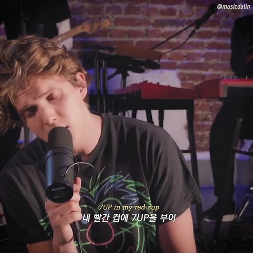 이 형도 진짜 목소리 매력적임..💜👍 #보이인스페이스💿 Boy in Space - 7UP#팝송추천 #미성 #가사해석 #팝송 #플레이리스트 #라이브 #어쿠스틱#음악추천 #노래추천 #7UP #BoyinSpace #감성팝송 #음악 #노래 #플리
