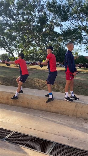Te muestro un poco de lo que hacemos con mis jugadores del CCP.. ellos se preparan dia tras dia para ser mas fuertes, potentes, veloces y resistentes.. Queres que te asesore en tu entrenamiento, contactame al pv📲🤝⚽️