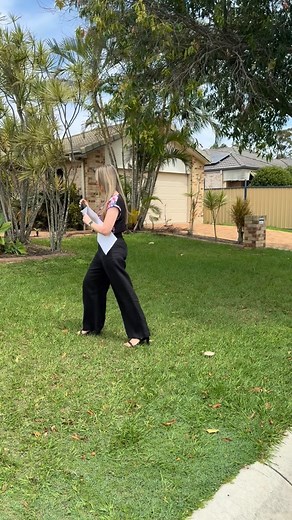 Another sold sticker up in Sandstone Point! 🏡💜 This property had a contract signed within 10 days of it hitting the market! If you’d like your home to be next give us a call! 📱 0466 307 283 | Stand Out Property