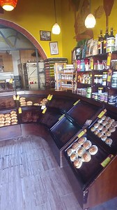 Aquí empezó la historia de Escargot ❤. El Horno Mágico , Panaderia Francesa. 2019 cumplen 10 años haciendo pan. San Cristóbal de las Casas , Chiapas. México. Nico del Pan 🇫🇷 , Eric Tromelin🇫🇷 y Antonio Sarain Trujillo 🇲🇽. Amigos Franceses que me enseñaron hacer pan y que poco a poco hemos adquirido nuestro estilo , nuestros panes y nuestra panadería muy Mexicana con pequeño toque Francés. Como dijera mi abuela - uno debe ser agradecido con las personas que nos enseñan algo -. Y Agradezco e