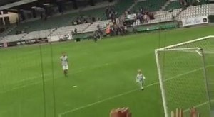 Brøndby-fans cheer on opponents 2-year-old kid. Class. Liked this? Then you will love https://www.facebook.com/gongobonksport | Gongobonk