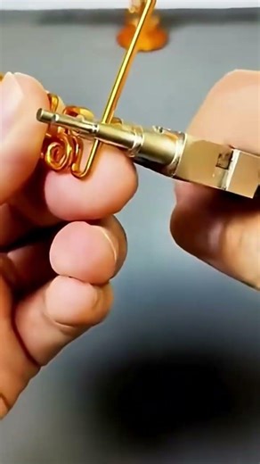 Making a very unique decoration from wire