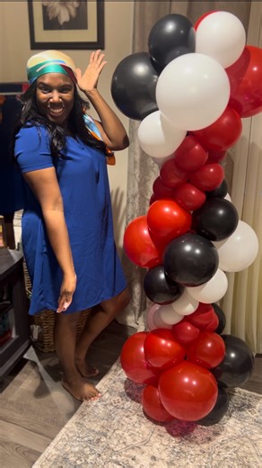 Jessica Davis on Instagram: "Build A Balloon Column With Me #balloongarland #balloonart #howto #eventdecor #balloondecoration #balloons #tryit"